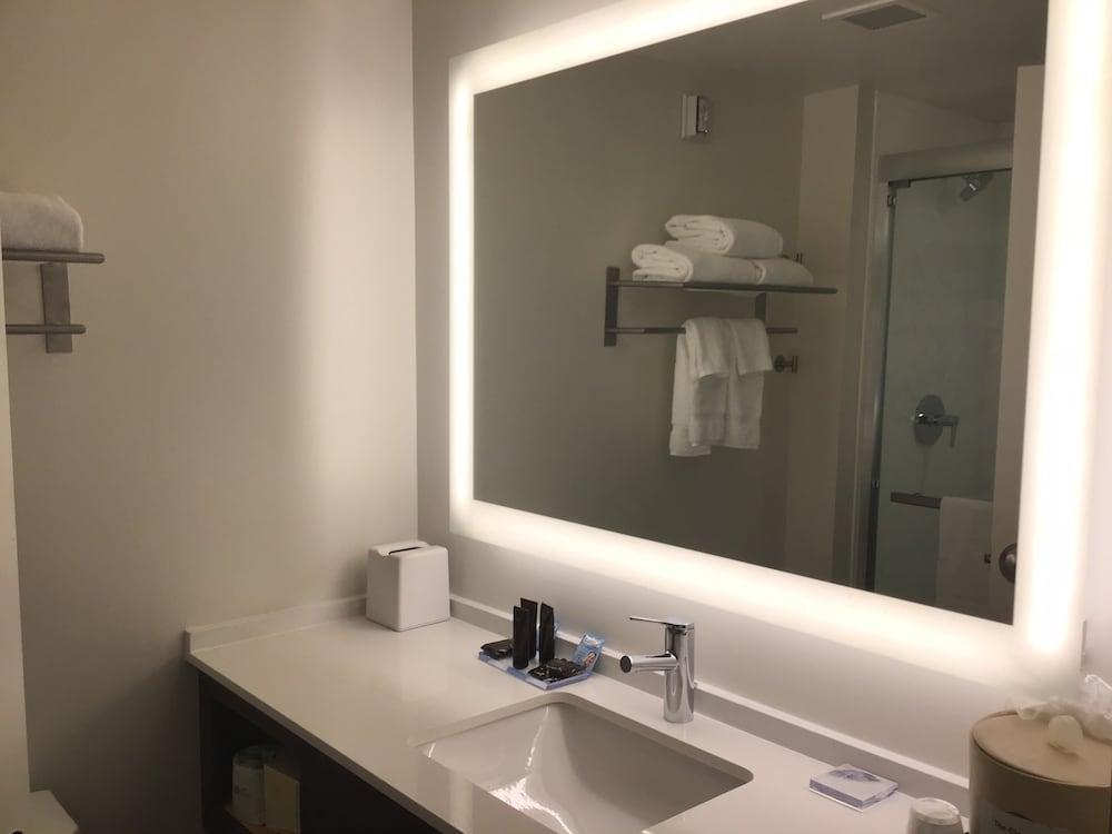 Holiday Inn Cleveland By Ihg Esterno foto