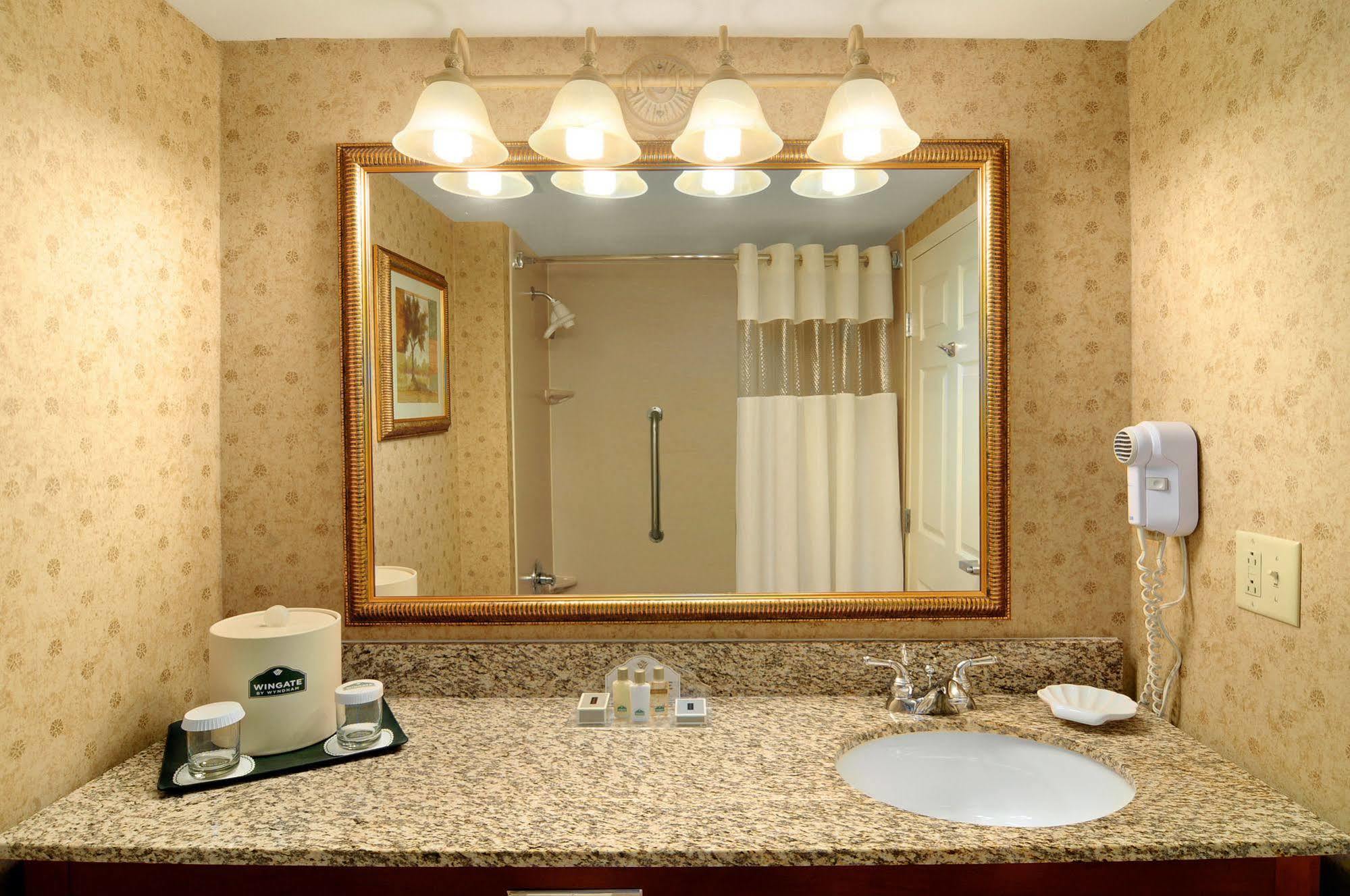 Holiday Inn Cleveland By Ihg Esterno foto