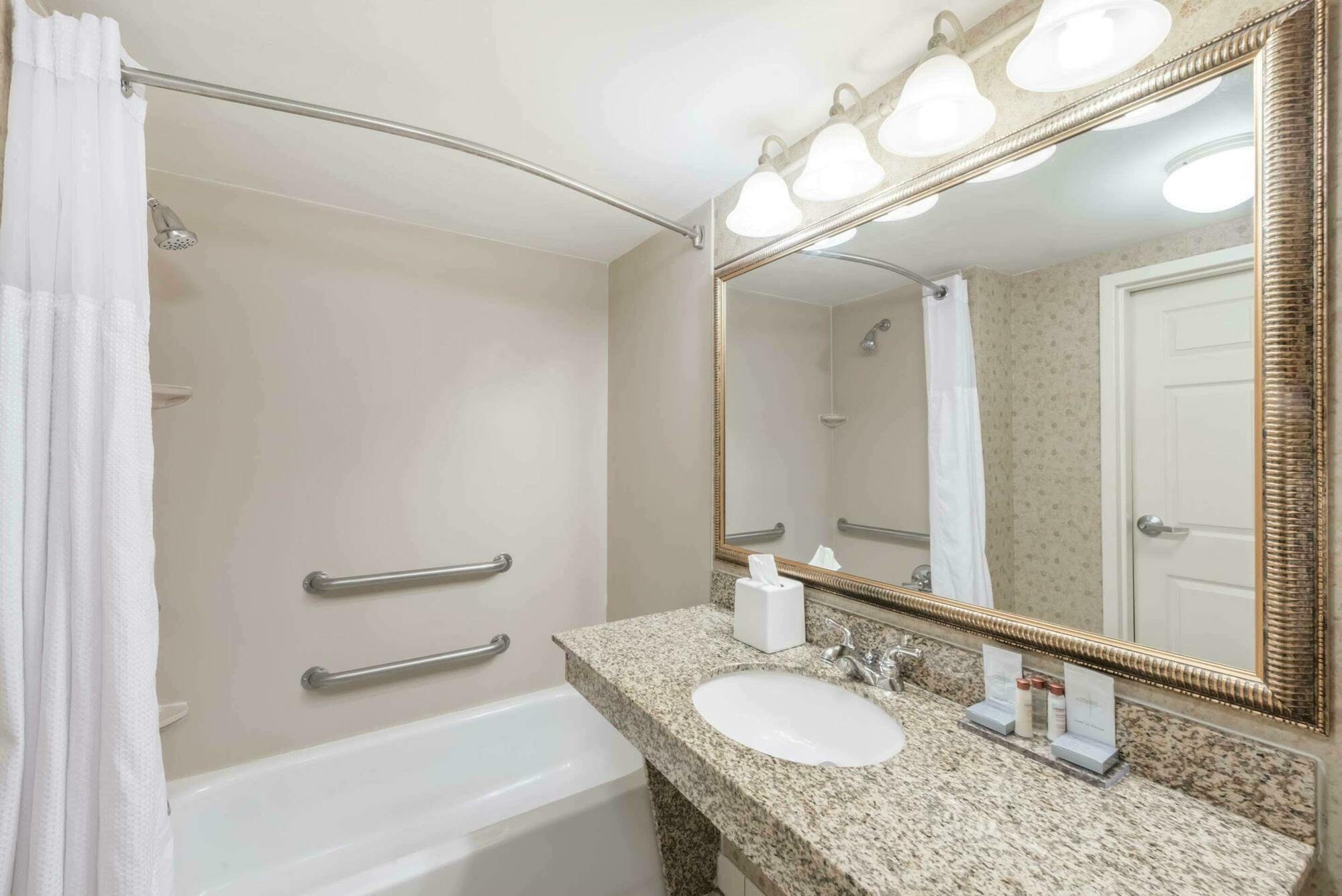 Holiday Inn Cleveland By Ihg Esterno foto